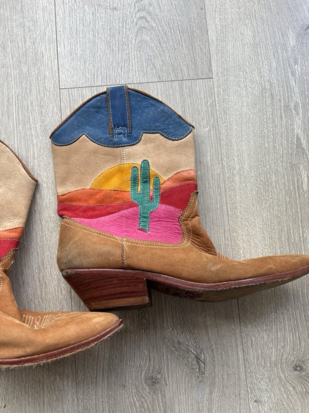 Festival Boho Short Boots Booties Suede Cowgirl Desert Rainbow Sz 9 Circles - Picture 4 of 16